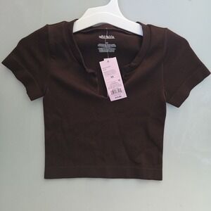 Wild Fable Women's‎ Short Sleeve V-Neck Cropped Top - Size XS, Dark Brown